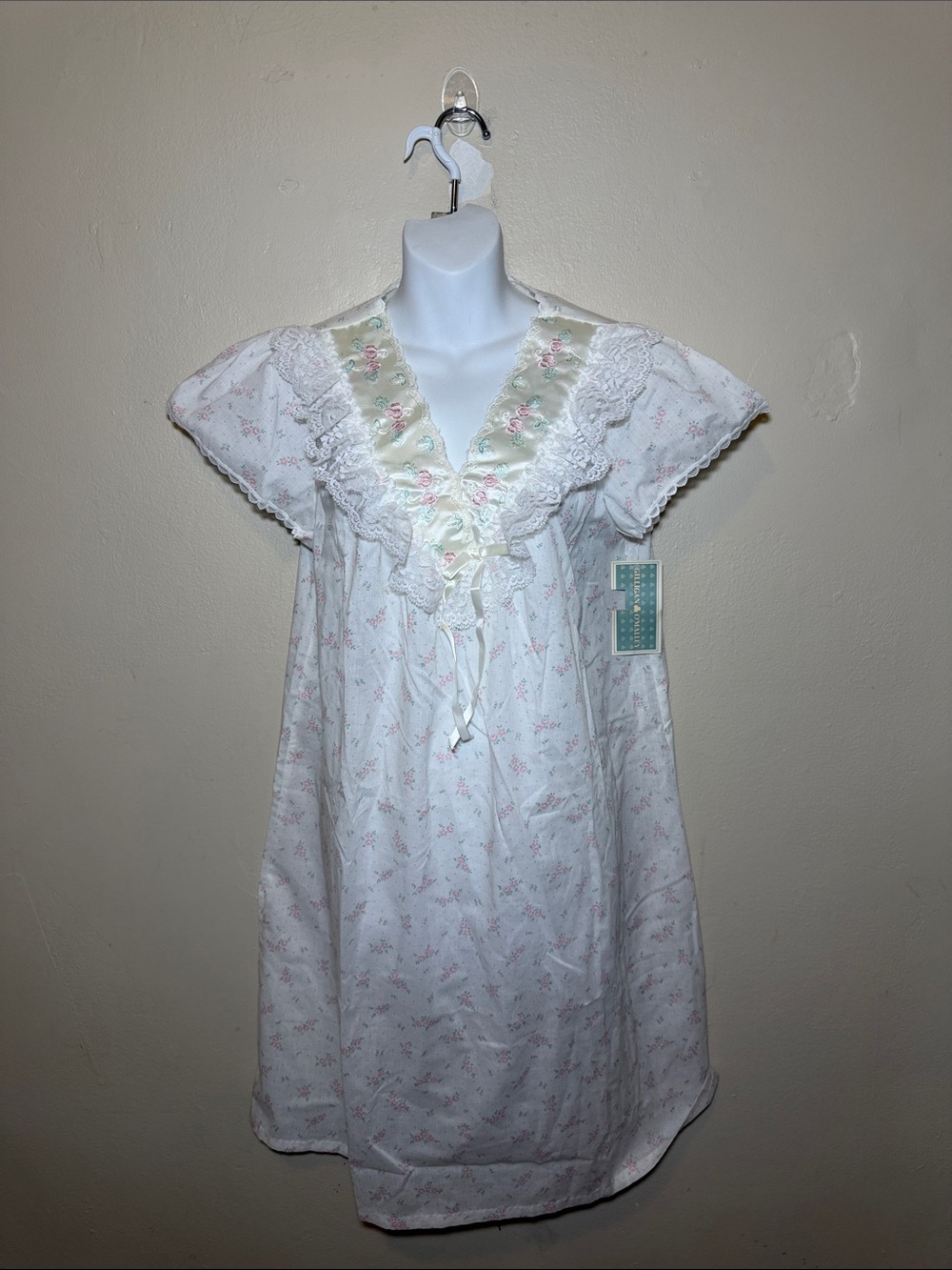 Gilligan & O'Malley White Floral Lace-Trim Chemise with Satin Yoke